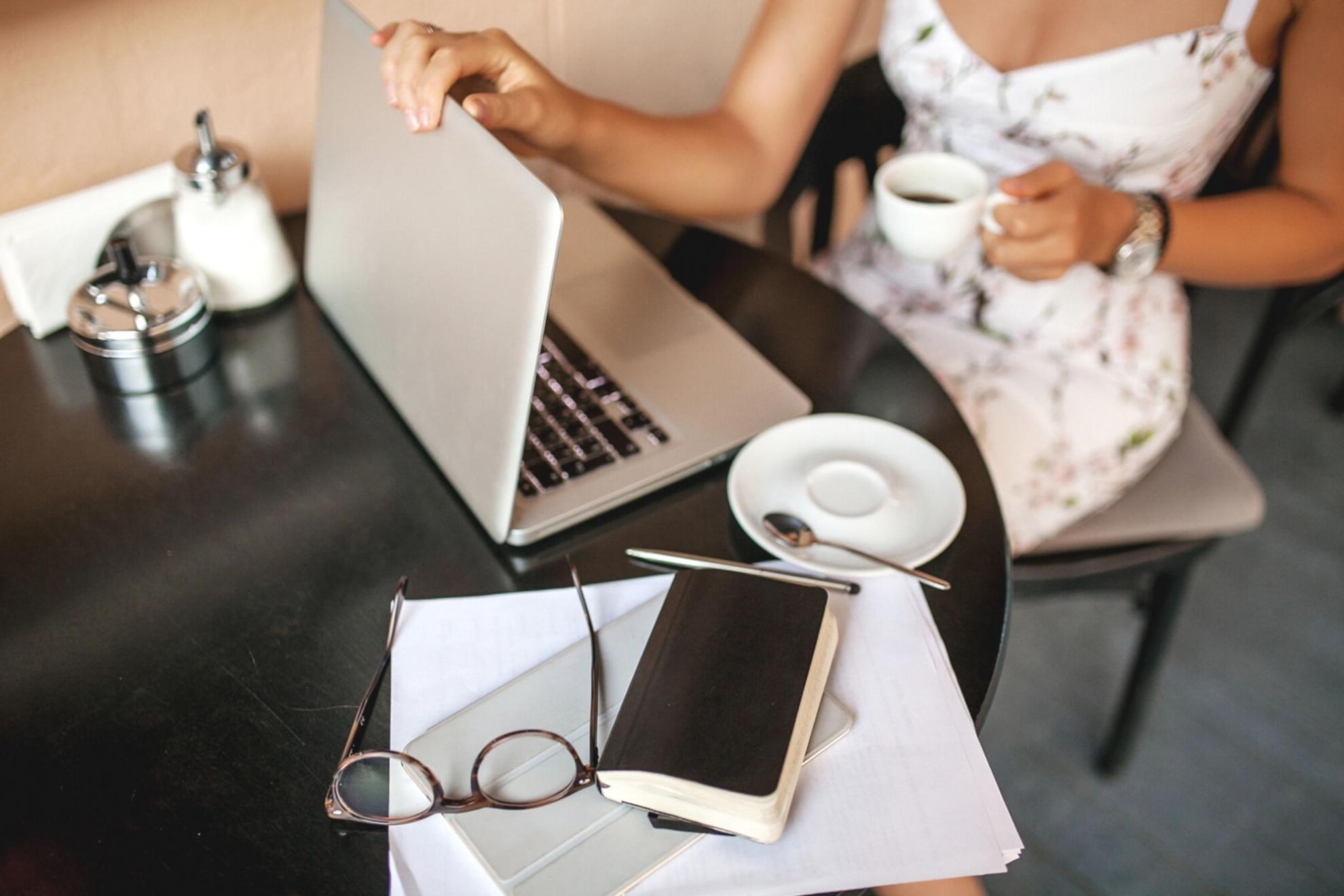 Verschiedene Geräte zeigen die Volisvante-Plattform